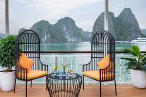 Hanoi/Cat Ba: Lan Ha Bay Day Cruise with Dark & Bright Caves