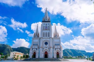 Hanoi: dagsomvisning i den katolske kirken i Ninh Binh
