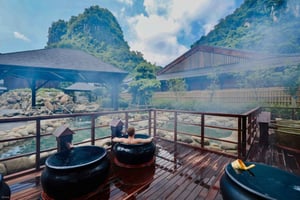 Hanoi Escape: Middag i en grotte, Sacred Pearl Show og Onsen Springs