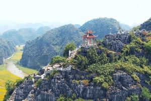 Hanoi: Tagestour zu den Hoa Lu-Gräbern, den Trang An-Höhlen und der Mua-Höhle mit Mittagessen