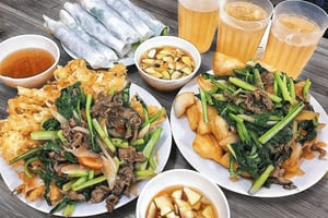 Hanoi: Pho Explore Tour with 3 Tastings and Local Dessert