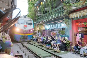 Landudflugt i Hanoi: Den berømte Train Street og meget mere!