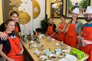 Hanoi: Traditional Cooking Class & Market Tour