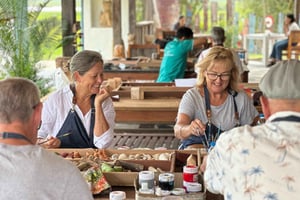 Ханой: традиционная мастерская резьбы по дереву на скрытой вилле