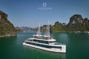 JadeSails: crucero de lujo de un día. Descubre Halong y la bahía de Lan Ha.