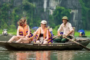 Tur i luksuslimousine: Hoa Lu, Trang An/Tam Coc & Mua Cave