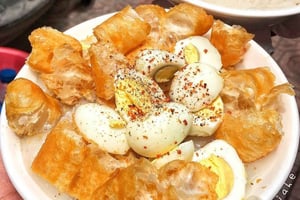 Manhã em Hanói: pequeno-almoço tradicional e preparação de café com ovo