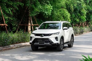 Privé auto Hanoi / Noi Bai luchthaven naar of vanaf Sapa