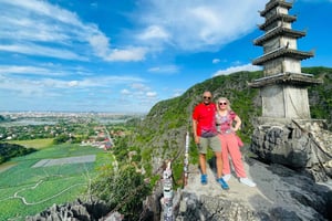 Grupo pequeno para Tam Coc - Hoa Lu - Gruta de Mua 1 dia a partir de Hanói