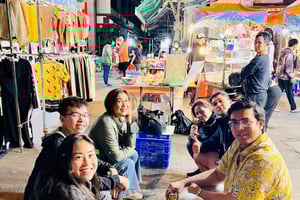 Wegańskie jedzenie uliczne i historie z Hanoi