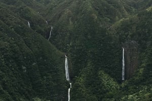 Kahului: Doors-off West Maui and Molokai Helicopter Tour