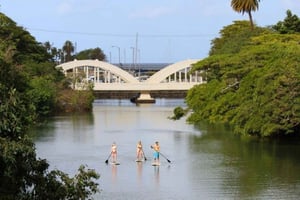 ハレイワ：スタンドアップパドルボードのレンタル（配達と回収付き）をご利用いただけます
