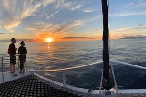 Парус на закате в Гонолулу