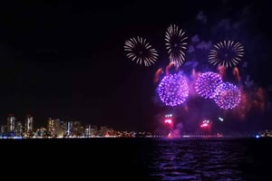 Honolulu: Snorkelen bij zonsondergang en vuurwerkcruise
