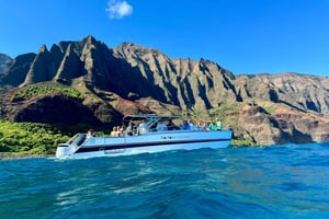 Kauai: Excursión de lujo en catamarán a motor por la costa de Na Pali