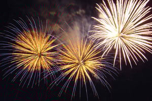 Oahu Vela con fuegos artificiales el viernes por la noche desde el muelle Hilton Hawaiian