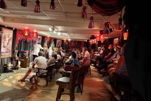 Oahu: Hilton Waikiki Beach Hotel Magical Mystery Show