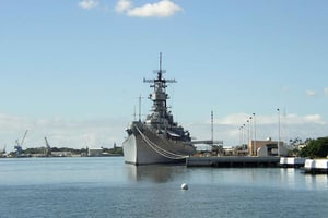 Oahu: Premium Missouri, Arizona & Top of the Tower Tour