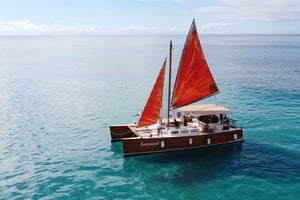 Oahu: Perinteinen kanootti auringonlaskun risteily illallisella