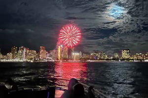 Oahu: Waikiki fyrverkeri båtcruise fra Oahu