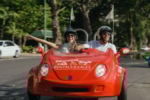 Uluniu Ave: Waikiki Scoot Coupe Rental Ala Moana & Kaka'ako
