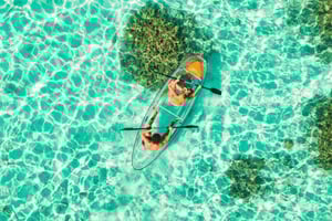 Waikīkī: Läpinäkyvän kajakin vuokraus turvallisuusvarusteilla