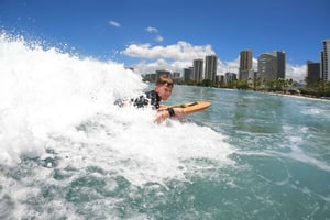Waikiki: Bodyboardlessen voor gezinnen, groepen en privé