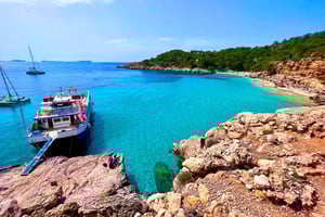 Ibiza: Cala Salada og nordcruise med drinker og snorkling