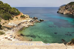 Ibiza: spacer wzdłuż Kryształowego Wybrzeża z przystankiem na kąpiel