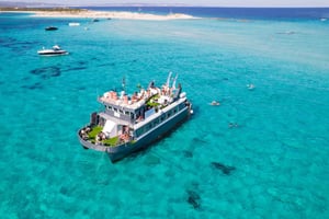 Ibiza: Formentera 360° Boat Trip with Food, Drinks, Sports