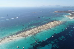 Ibiza: Prom w obie strony na Formenterę z Playa d'en Bossa