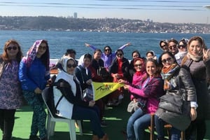 Istanbul: Bosphorus and Golden Horn Boat Tour with Guide