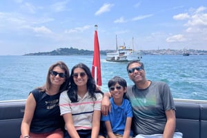 Istanbul: Bosphorus Cruise with Stopover on the Asian Side