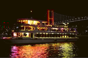 Istanbul: Bosphorus Dinner Cruise Includes Transfer & Drinks
