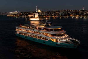 Istanbul: Bosphorus Dinner Cruise with Private Table & Show