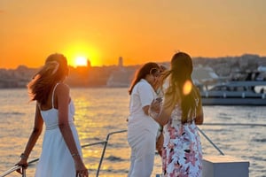 Istanbul: Bosphorus Sunset Cruise on a Luxury Yacht