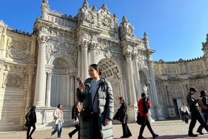 Istanbul: Dolmabahce Palace and Harem Fast-Track & Audio