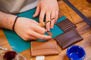 Istanbul: Leather Crafting Workshop with Snacks and Drinks