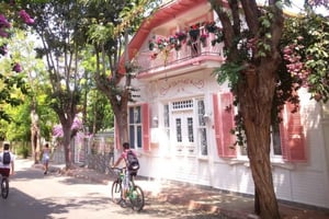 Istanbul: Princes Islands Tour with Heybeliada and Buyukada