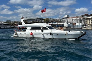Istanbul: Private Bosphorus Cruise By Luxury Yacht