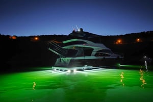 Istanbul: Private Bosphorus Yacht with Tour Guide and Snacks