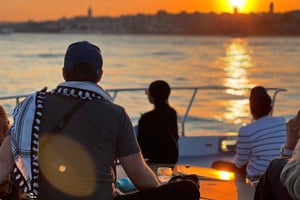 Istanbul: Sunset Yacht Cruise on the Bosphorus with Transfer