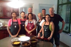 Delhi: Jaipur Luxury Yoga and Cooking Tour with guide