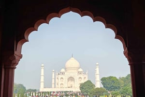 Delhistä: Taj Mahal, Agran linnoitus, Fatehpur Sikri 2 päivän kiertue