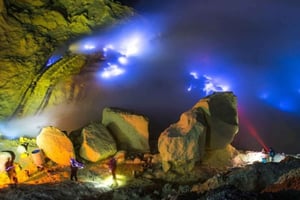 From Bali: 10-Day Tour of Java's Highlights with Lodging