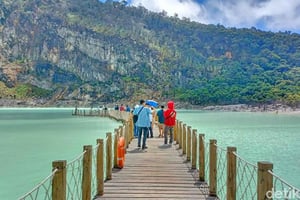 From Jakarta : White Crater , Pinisi Lake , Tea Plantation