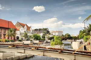 Dżakarta: Czarter prywatnego samochodu z kierowcą