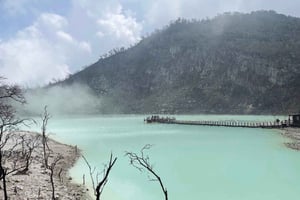 Jakarta: Volcano, Suspension Bridge and Hot Spring