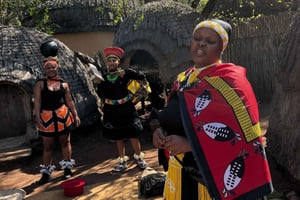 Kolebka ludzkości, wioska kulturowa Lesedi i park Lion's Park
