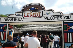 Экскурсия по культурной деревне Леседи